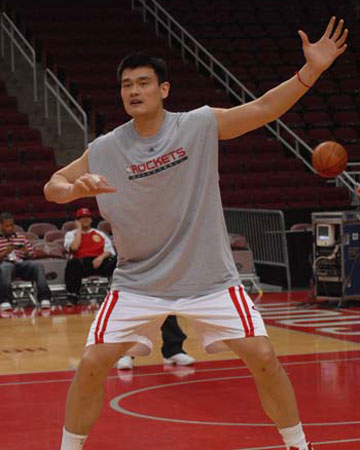 他背身单打 他背身单打