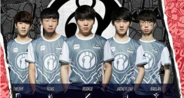 借助队友无 借助队友无